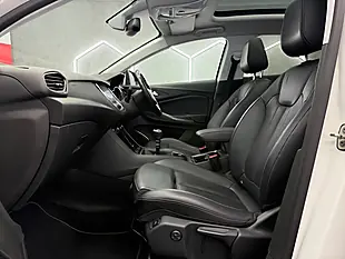 Used 2019 Vauxhall Grandland X Elite Nav White - Interior and Exterior details 13