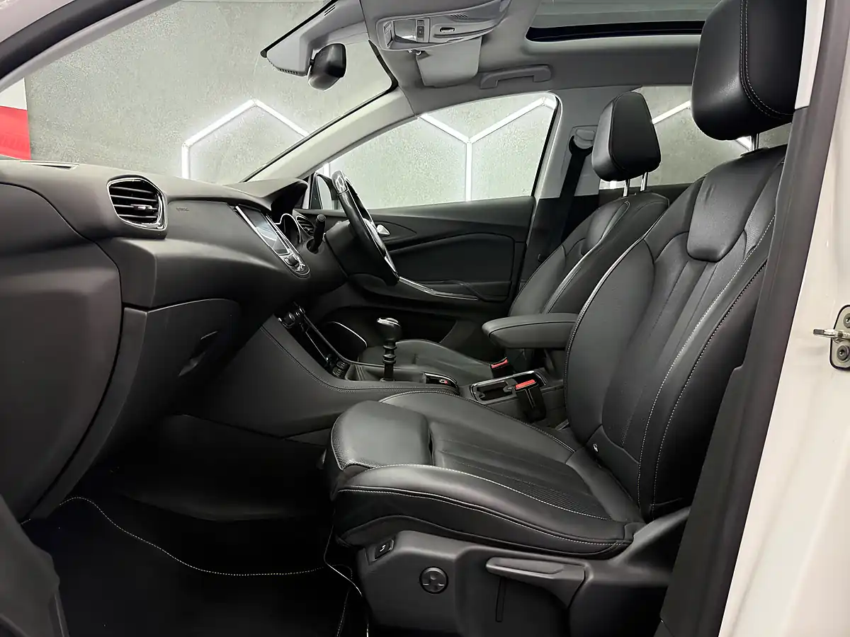 Used 2019 Vauxhall Grandland X Elite Nav White - Interior and Exterior details 13