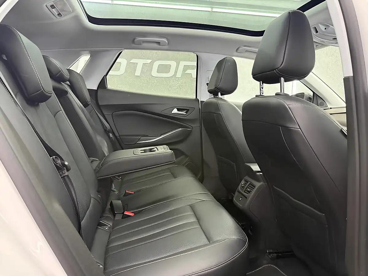 Used 2019 Vauxhall Grandland X Elite Nav White - Interior and Exterior details 14