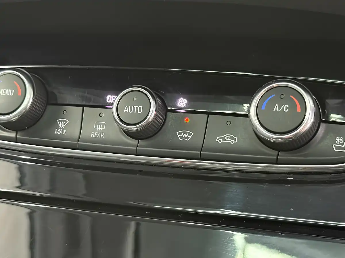 Used 2019 Vauxhall Grandland X Elite Nav White - Interior and Exterior details 17