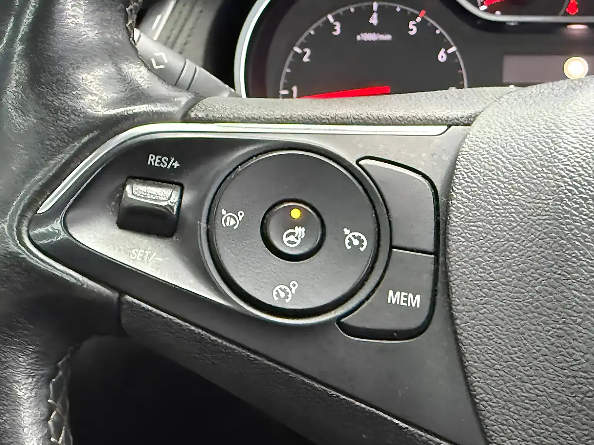 Used 2019 Vauxhall Grandland X Elite Nav White - Interior and Exterior details 18