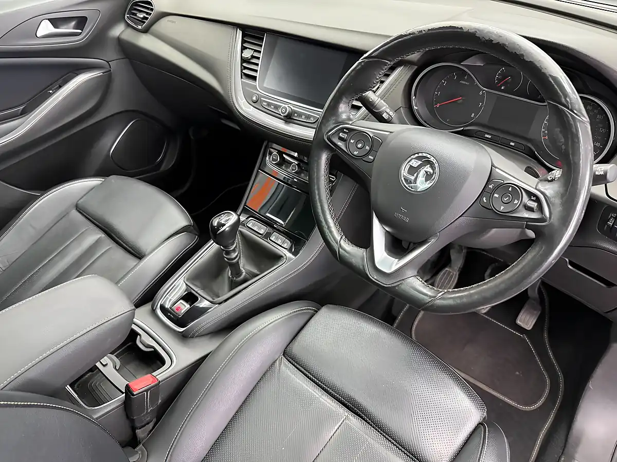 Used 2019 Vauxhall Grandland X Elite Nav White - Interior and Exterior details 19
