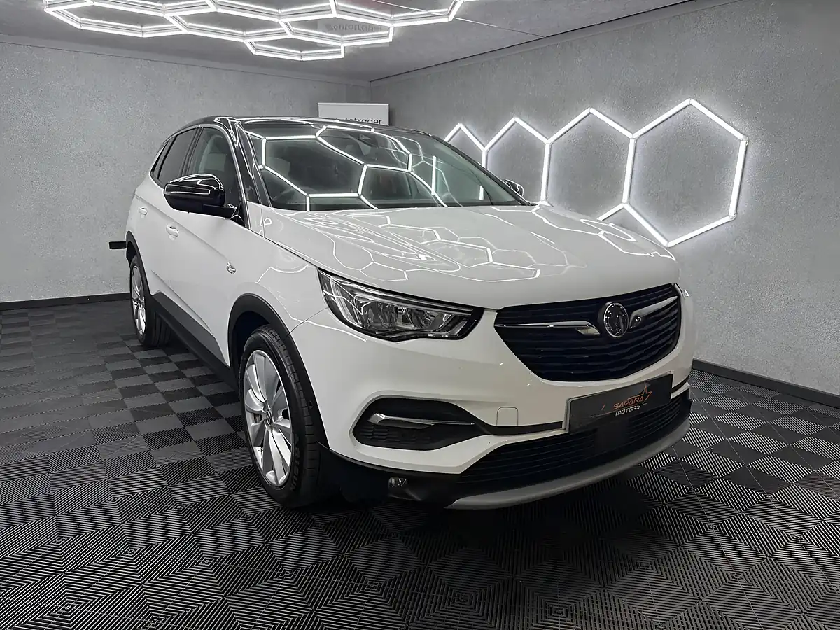 Used 2019 Vauxhall Grandland X Elite Nav White - Interior and Exterior details 6
