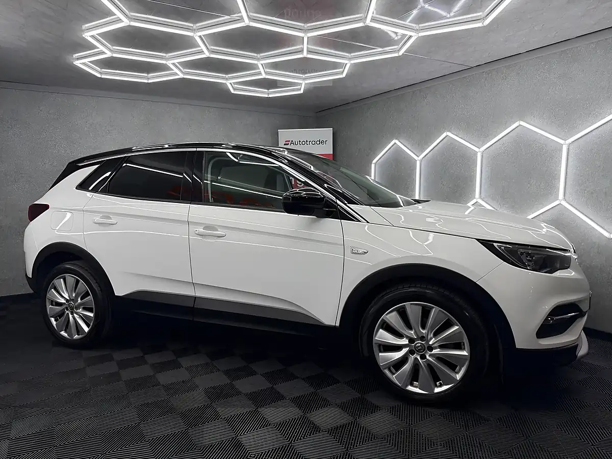 Used 2019 Vauxhall Grandland X Elite Nav White - Interior and Exterior details 9