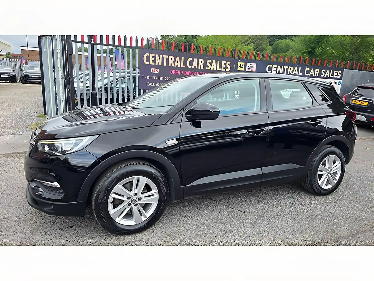 Used 2019 Vauxhall Grandland X Se Black - Interior and Exterior details 12