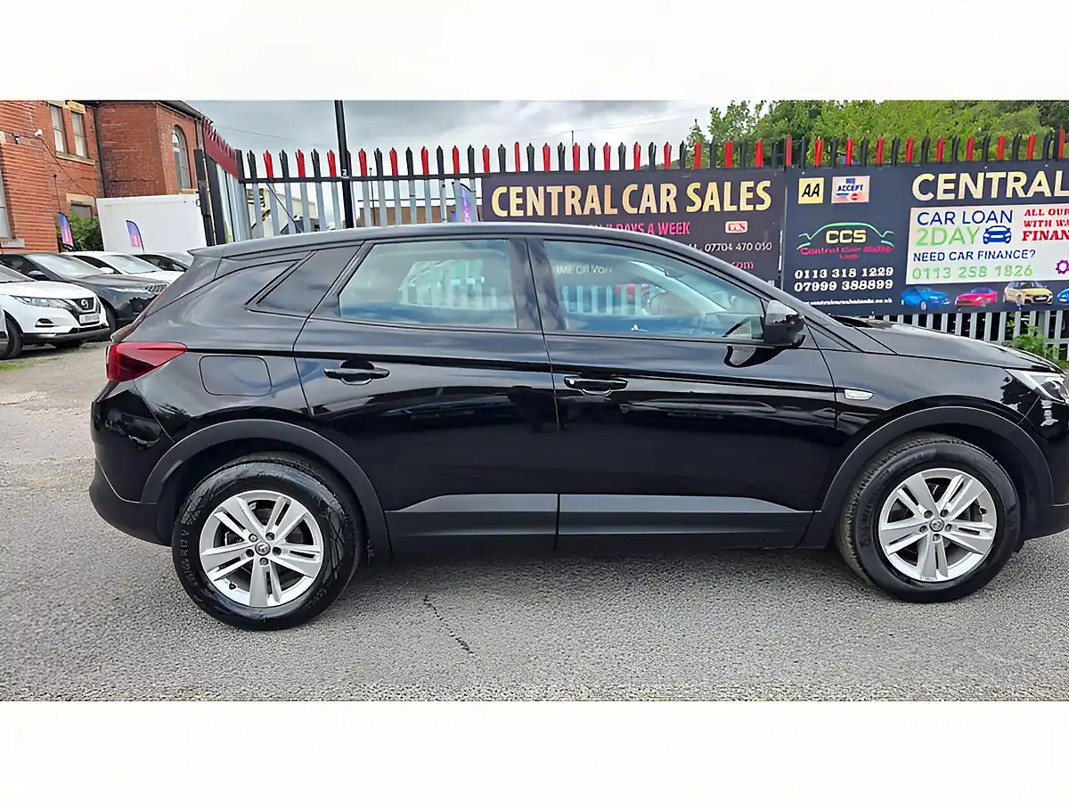 Used 2019 Vauxhall Grandland X Se Black - Interior and Exterior details 8