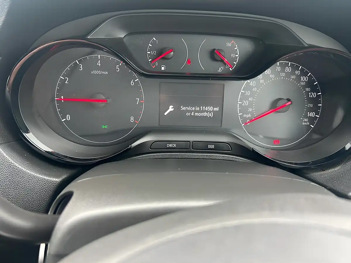 Used 2019 Vauxhall Grandland X Se Grey - Interior and Exterior details 13