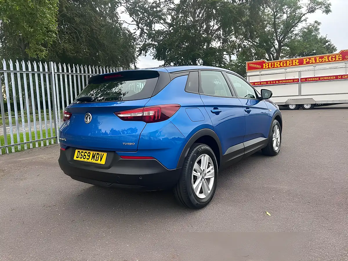 Used 2019 Vauxhall Grandland X Se Grey - Interior and Exterior details 4