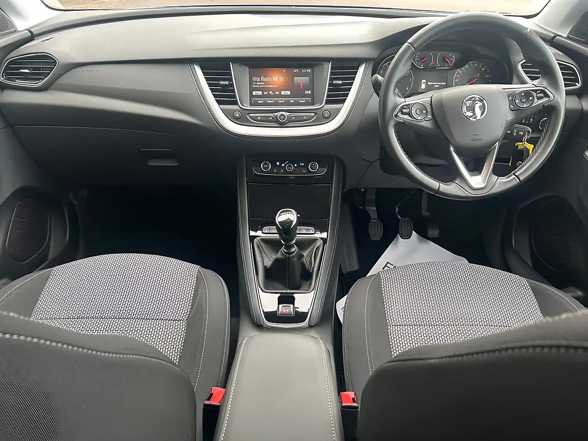 Used 2019 Vauxhall Grandland X Se Grey - Interior and Exterior details 7