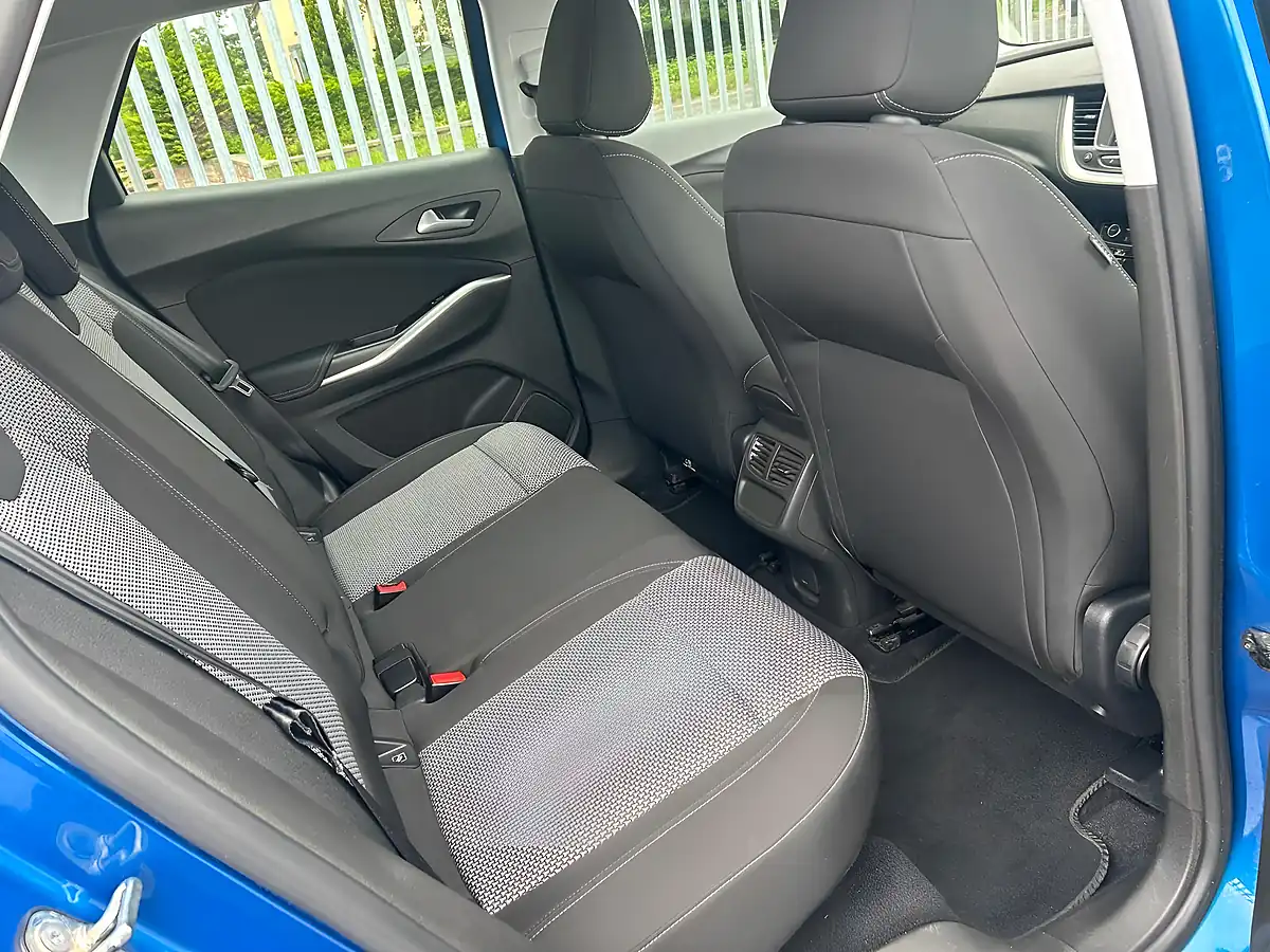 Used 2019 Vauxhall Grandland X Se Grey - Interior and Exterior details 8
