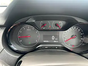 Used 2019 Vauxhall Grandland X Se Grey - Interior and Exterior details 9