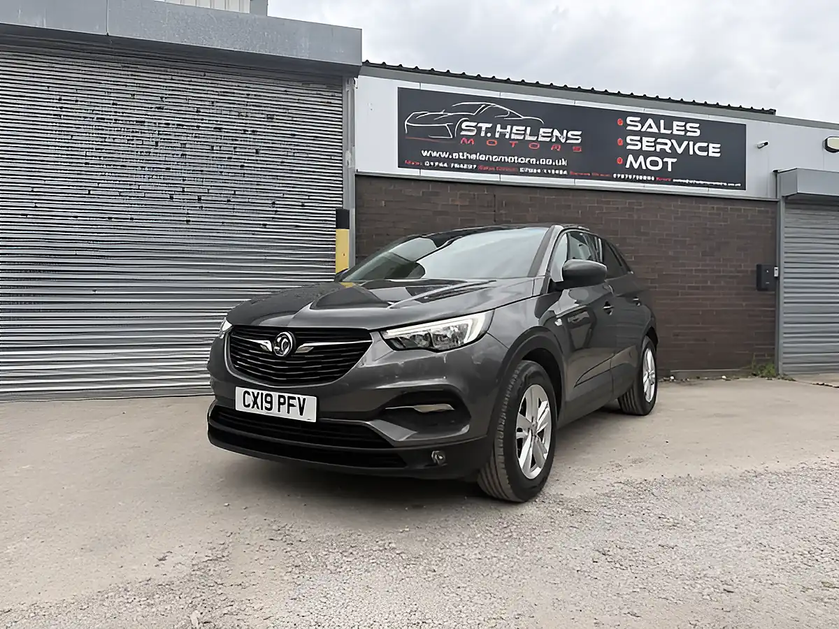 Used 2019 Vauxhall Grandland X Se Grey - Front View