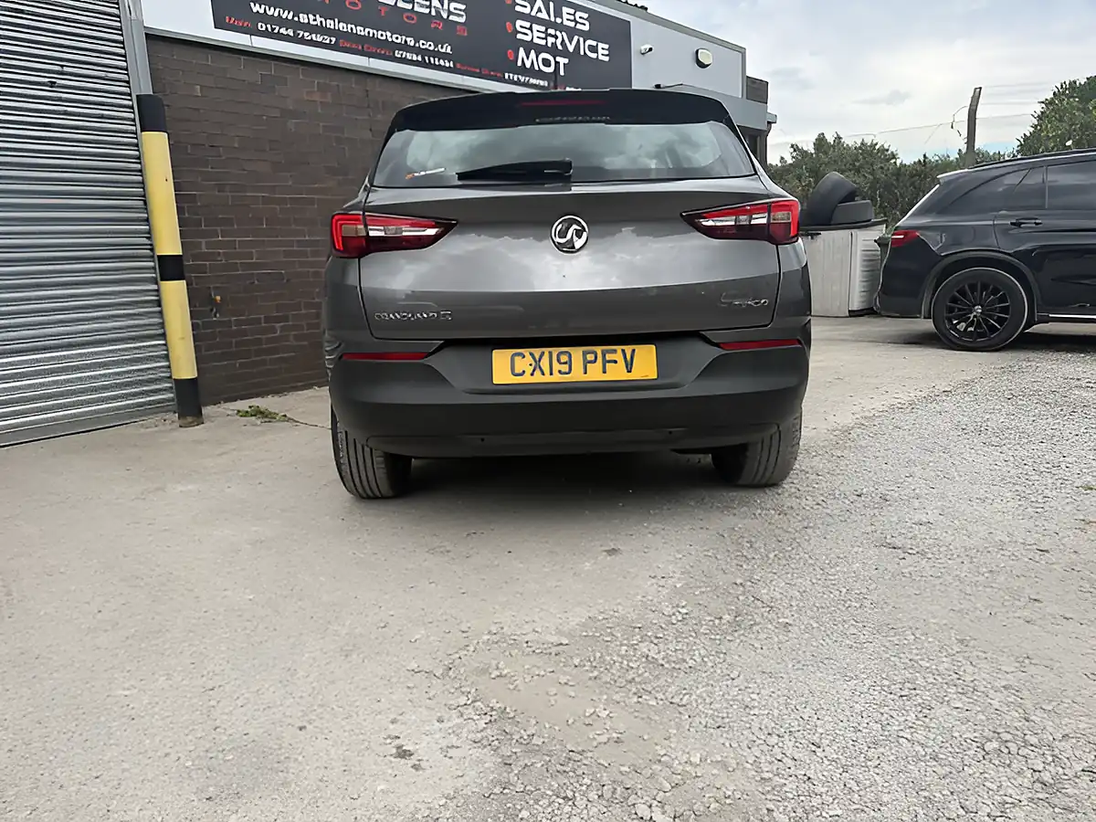 Used 2019 Vauxhall Grandland X Se Grey - Interior and Exterior details 10