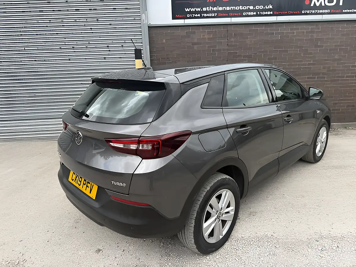 Used 2019 Vauxhall Grandland X Se Grey - Interior and Exterior details 11