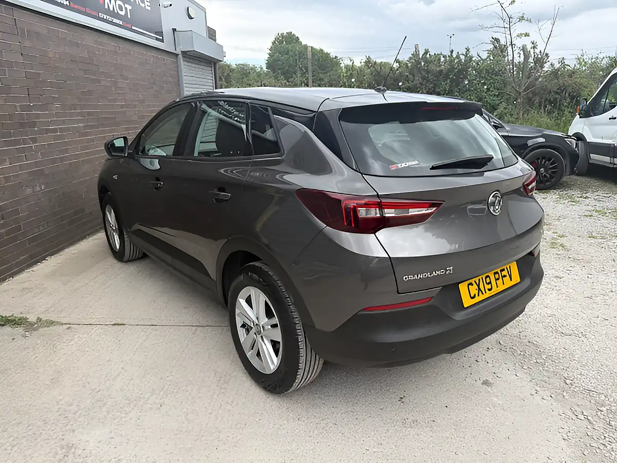 Used 2019 Vauxhall Grandland X Se Grey - Interior and Exterior details 12