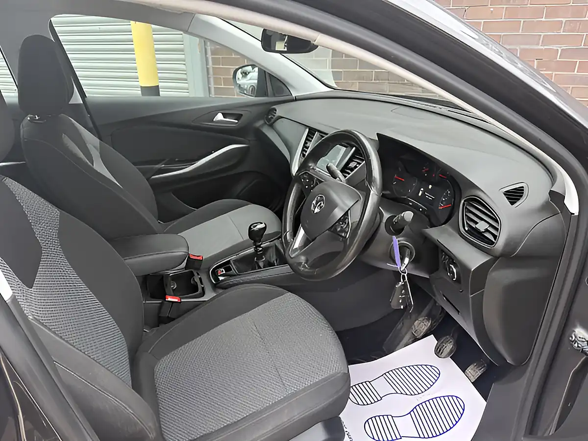 Used 2019 Vauxhall Grandland X Se Grey - Interior and Exterior details 13