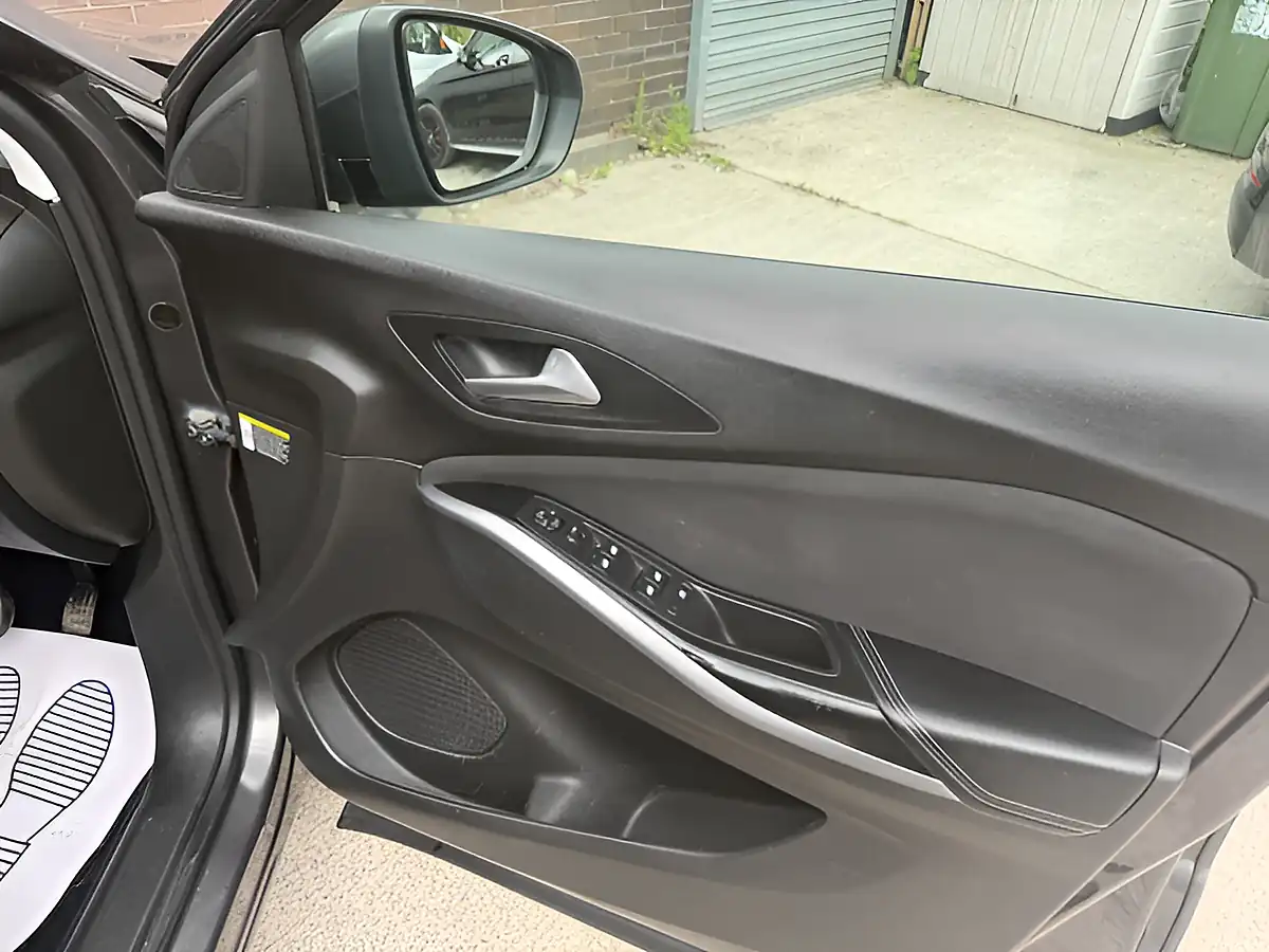 Used 2019 Vauxhall Grandland X Se Grey - Interior and Exterior details 14