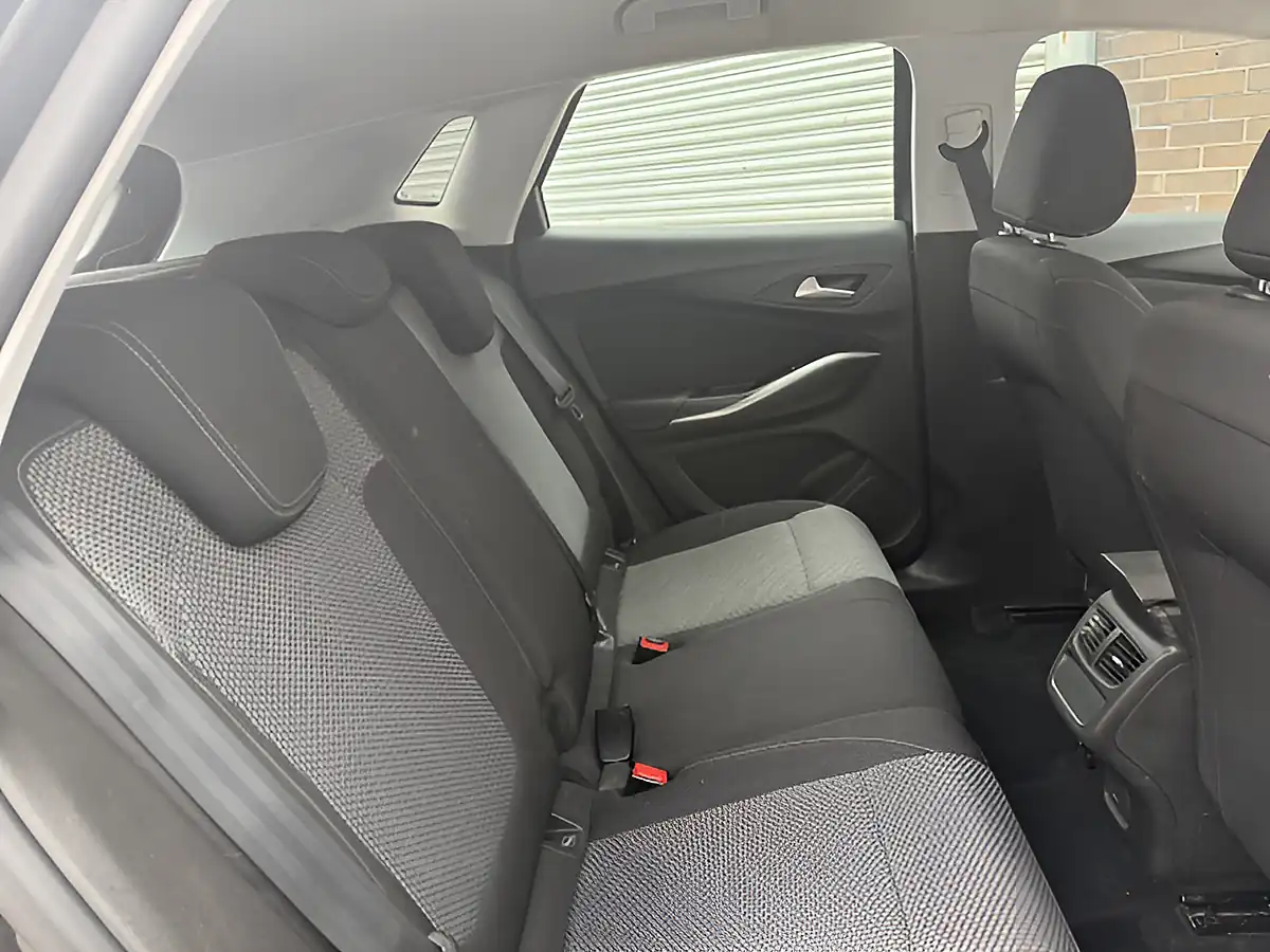 Used 2019 Vauxhall Grandland X Se Grey - Interior and Exterior details 15