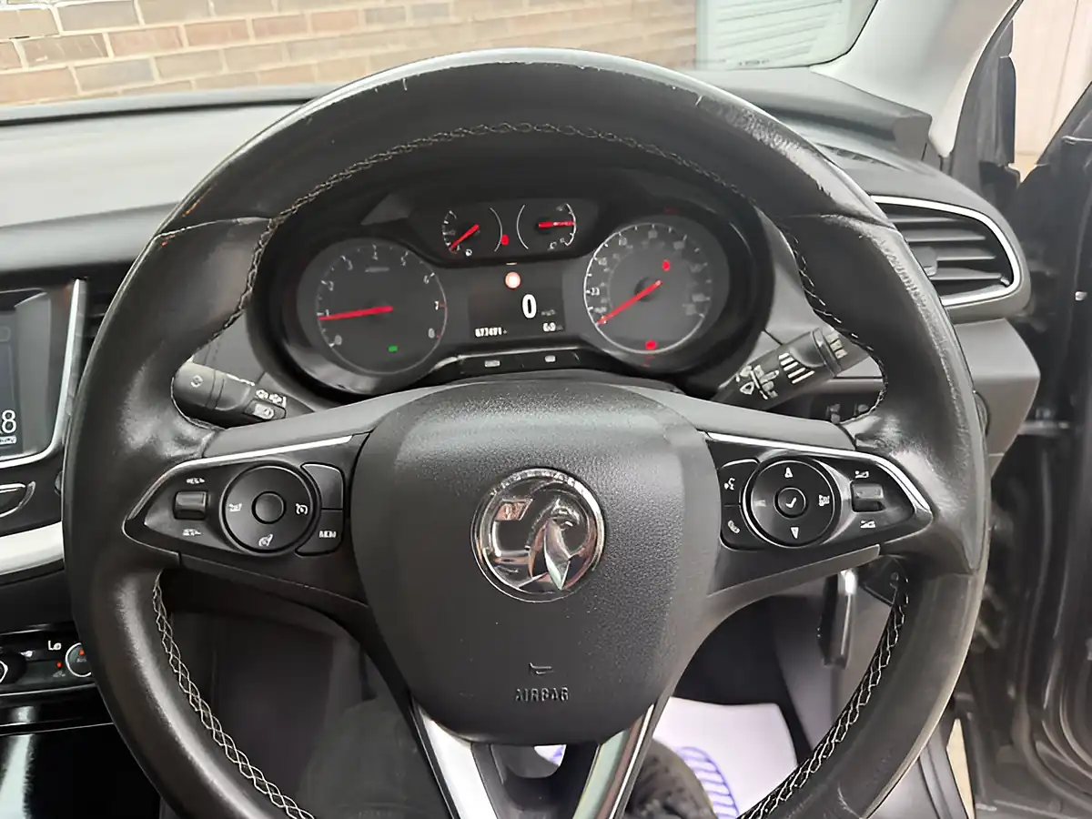 Used 2019 Vauxhall Grandland X Se Grey - Interior and Exterior details 16