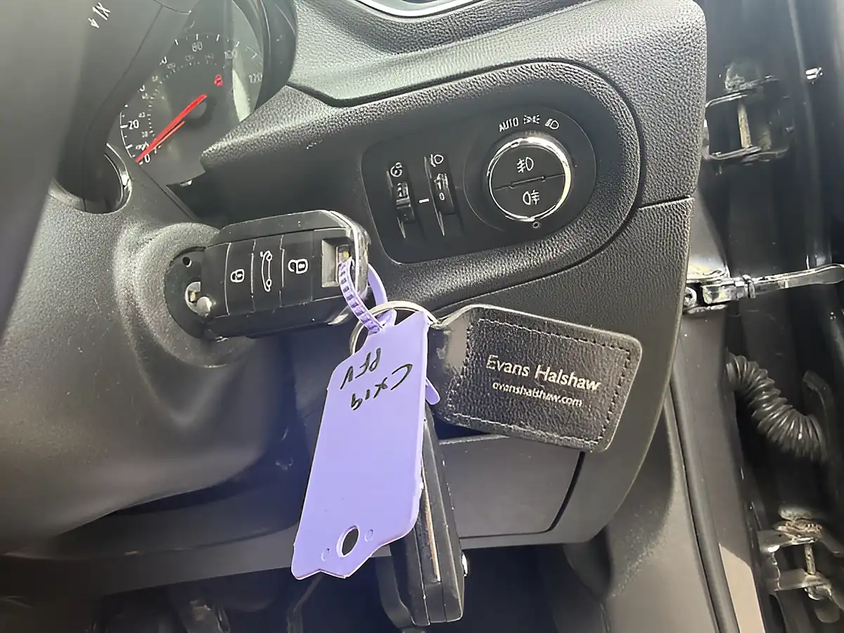 Used 2019 Vauxhall Grandland X Se Grey - Interior and Exterior details 17