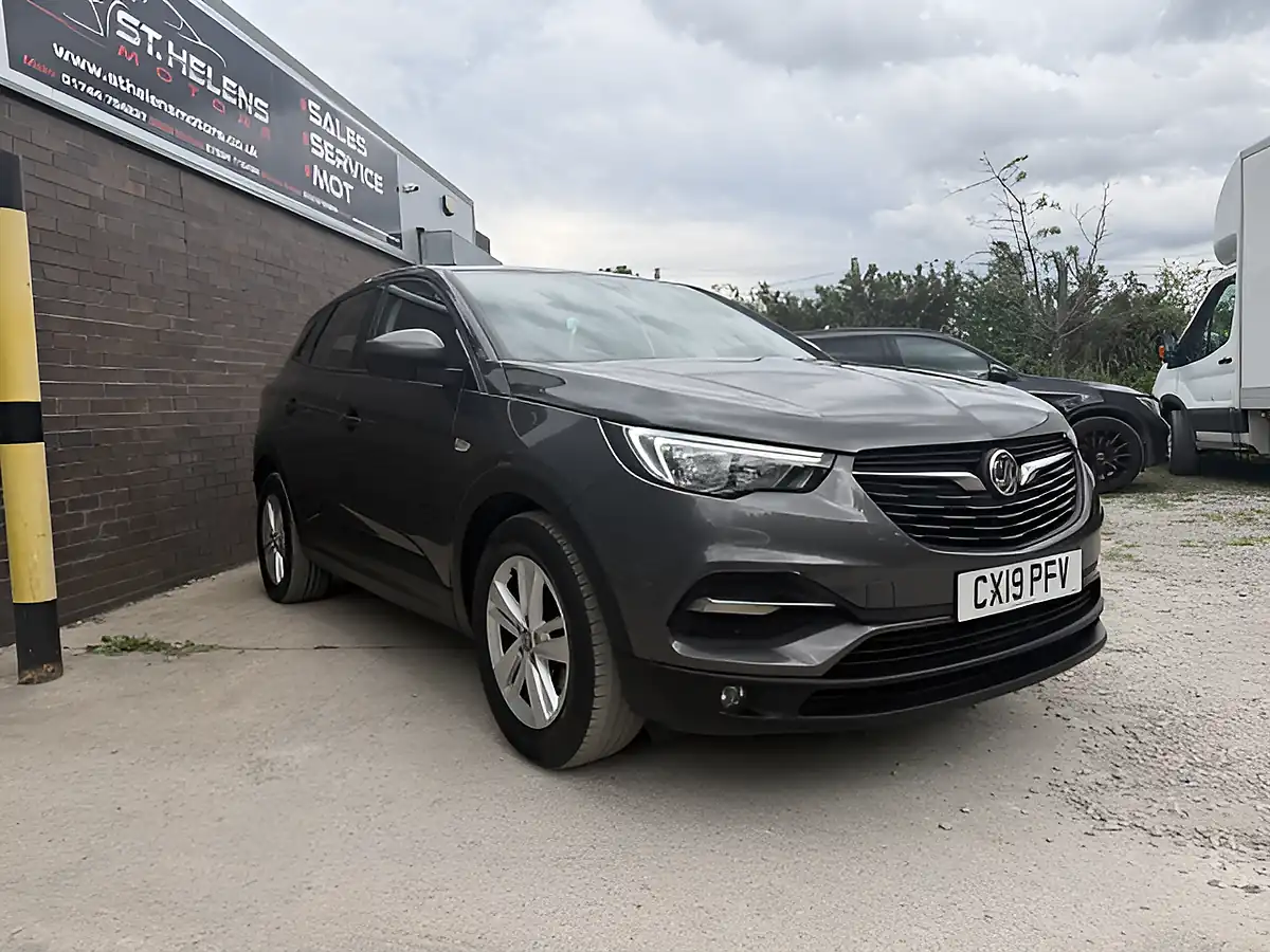 Used 2019 Vauxhall Grandland X Se Grey - Interior and Exterior details 2