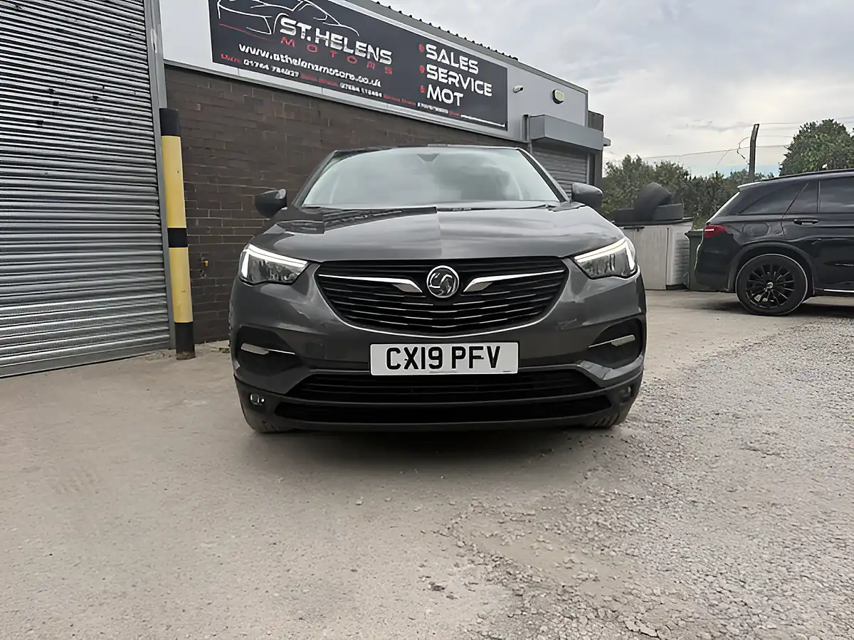 Used 2019 Vauxhall Grandland X Se Grey - Interior and Exterior details 3
