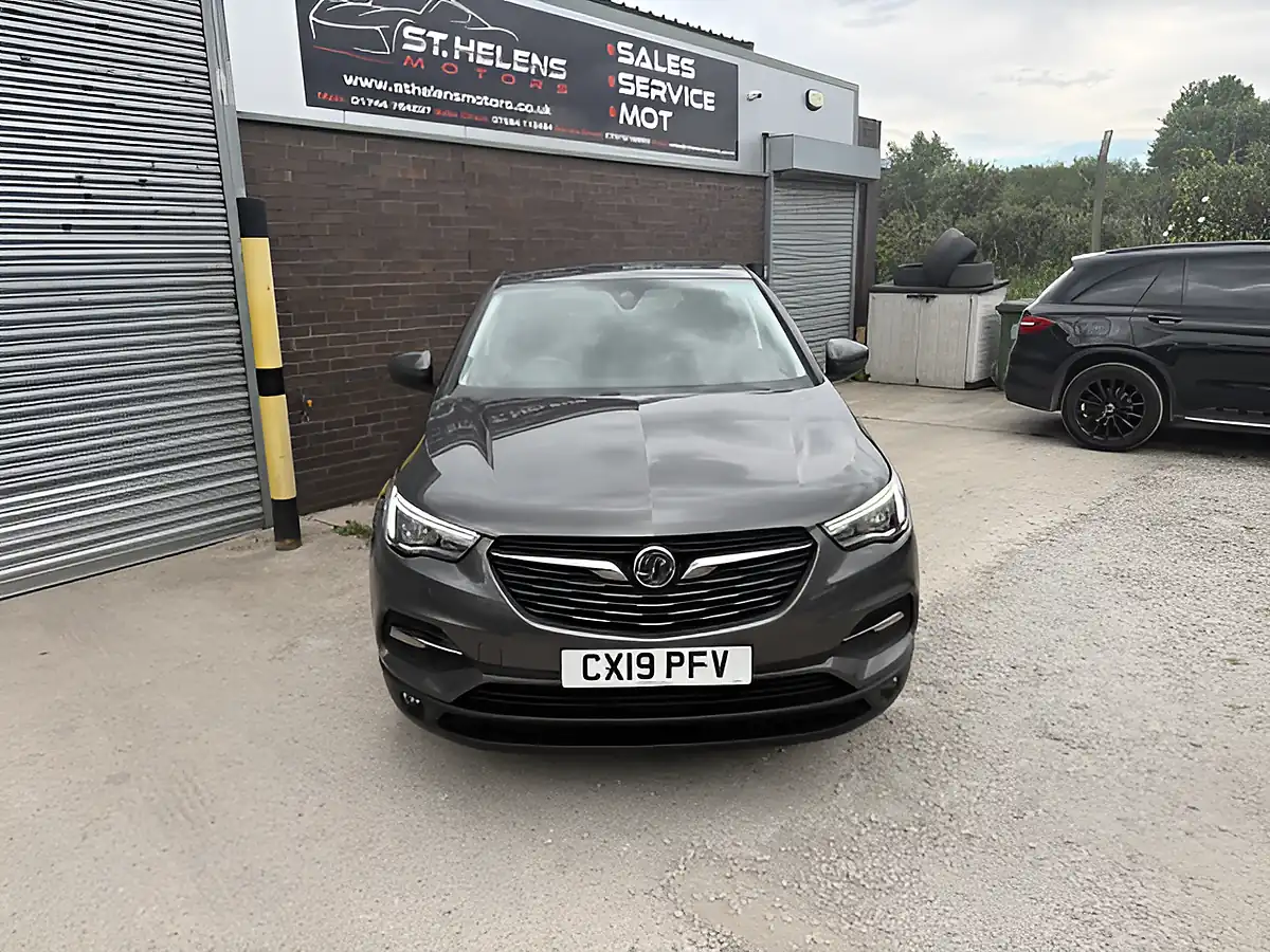 Used 2019 Vauxhall Grandland X Se Grey - Interior and Exterior details 4