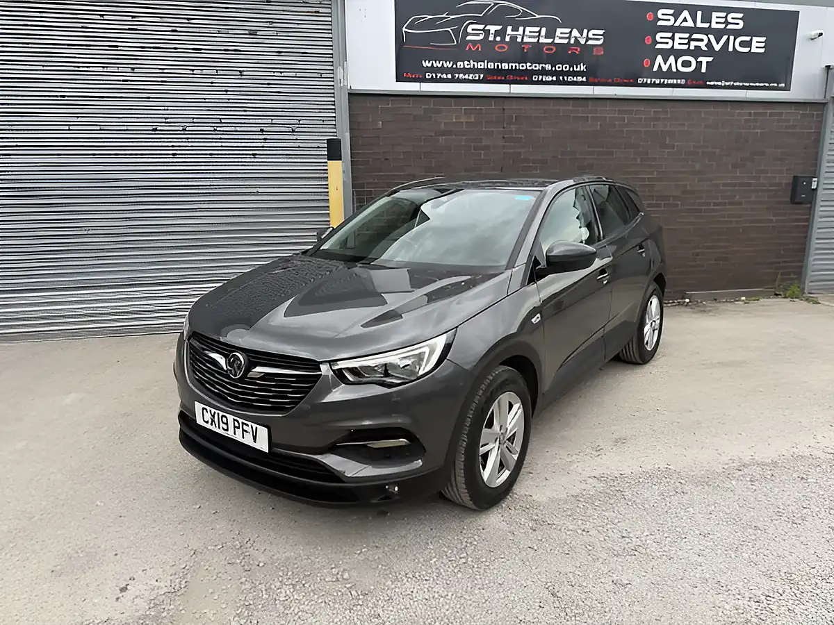 Used 2019 Vauxhall Grandland X Se Grey - Interior and Exterior details 5