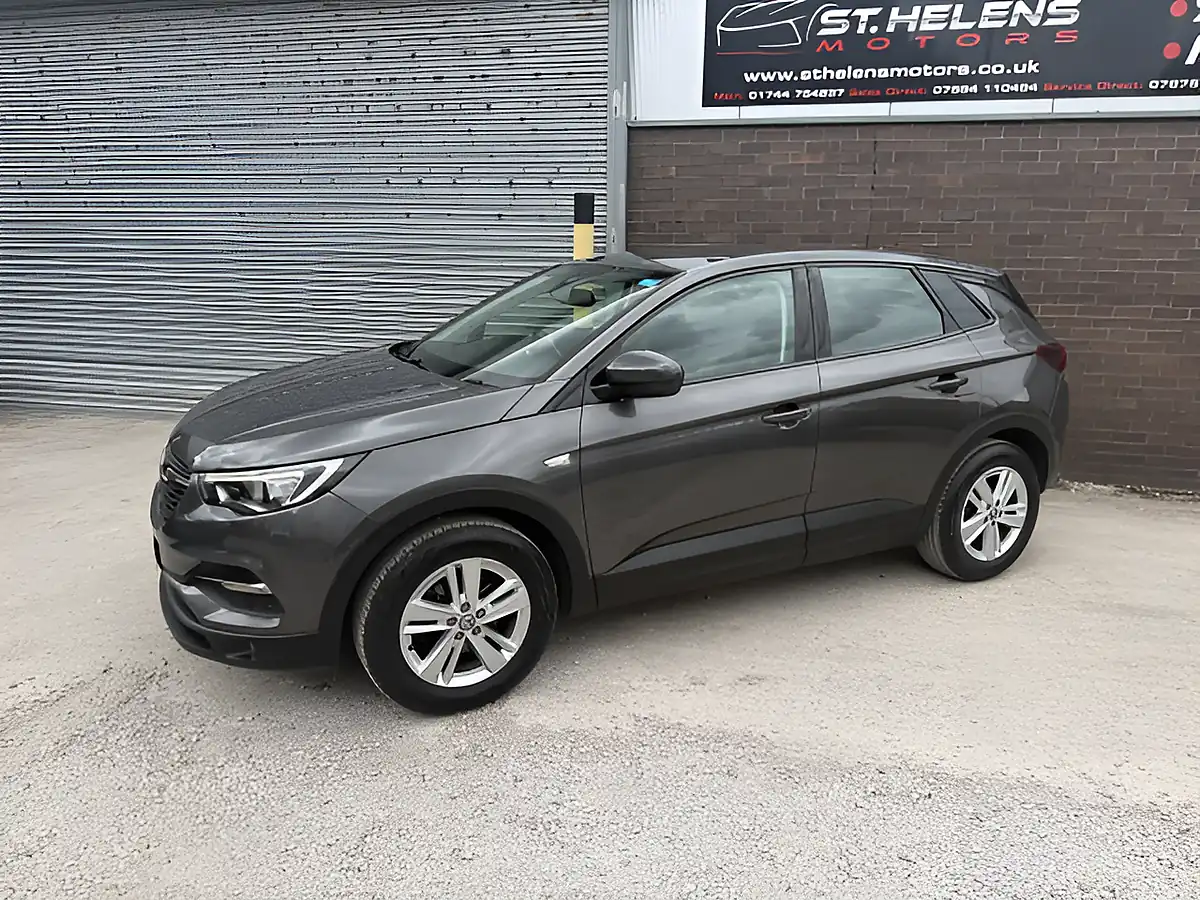 Used 2019 Vauxhall Grandland X Se Grey - Interior and Exterior details 6