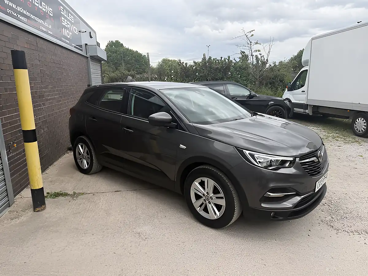 Used 2019 Vauxhall Grandland X Se Grey - Interior and Exterior details 7