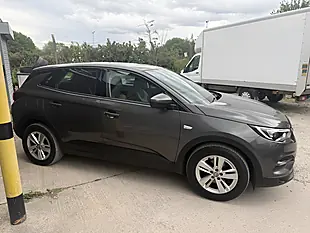 Used 2019 Vauxhall Grandland X Se Grey - Interior and Exterior details 8