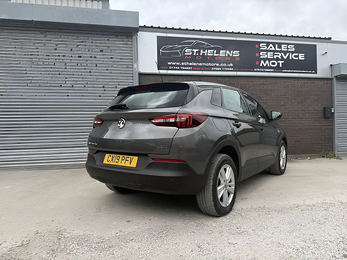 Used 2019 Vauxhall Grandland X Se Grey - Interior and Exterior details 9