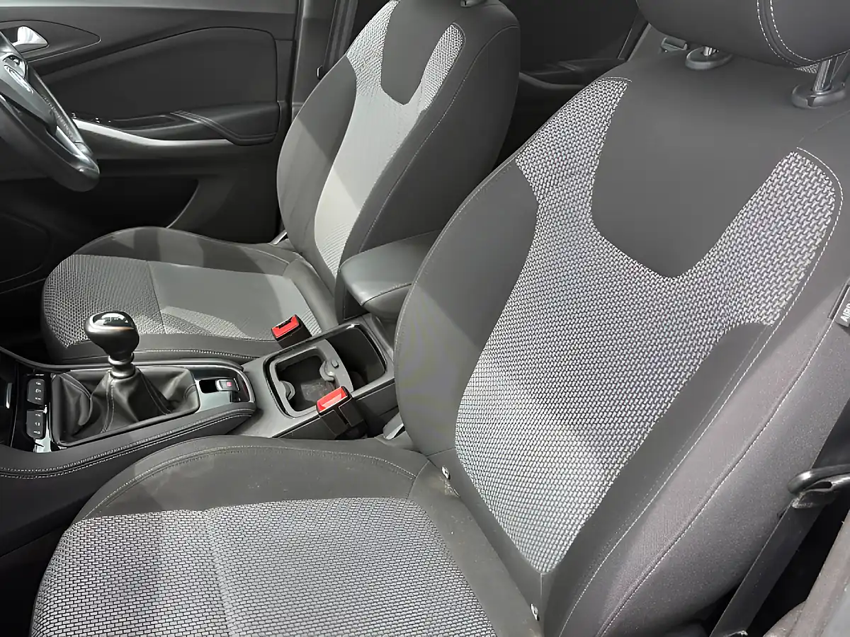 Used 2019 Vauxhall Grandland X Se Grey - Interior and Exterior details 11