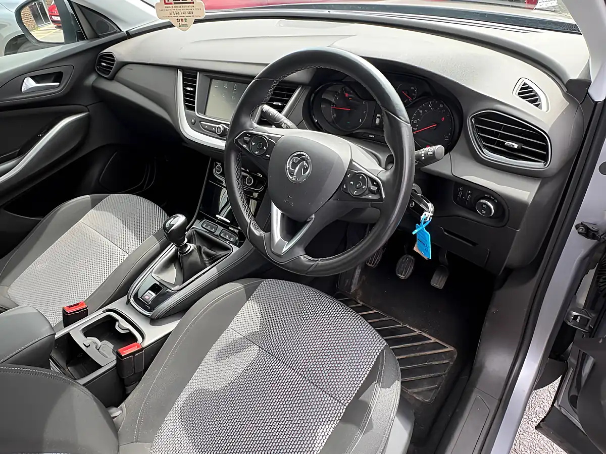 Used 2019 Vauxhall Grandland X Se Grey - Interior and Exterior details 12