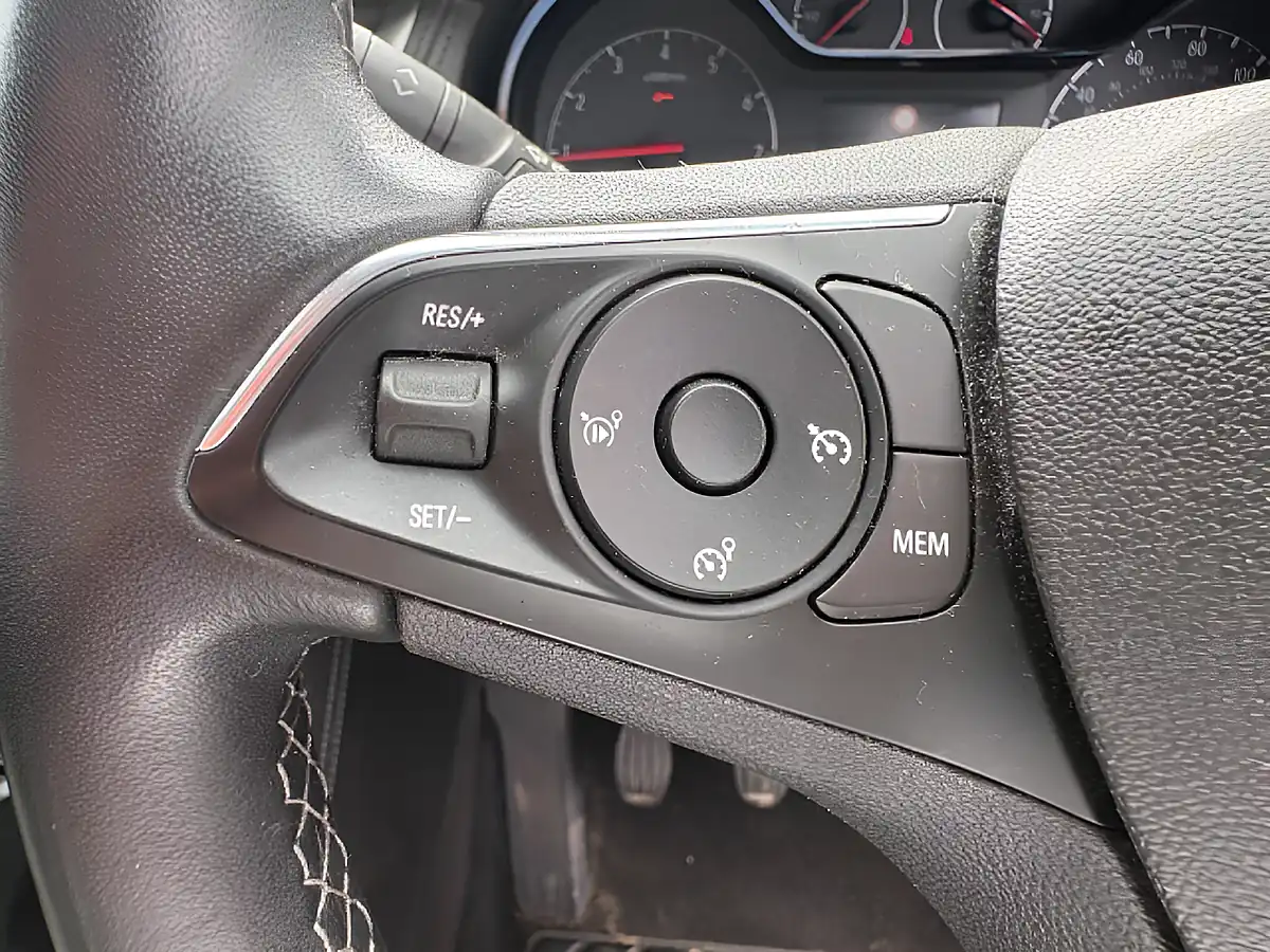 Used 2019 Vauxhall Grandland X Se Grey - Interior and Exterior details 13