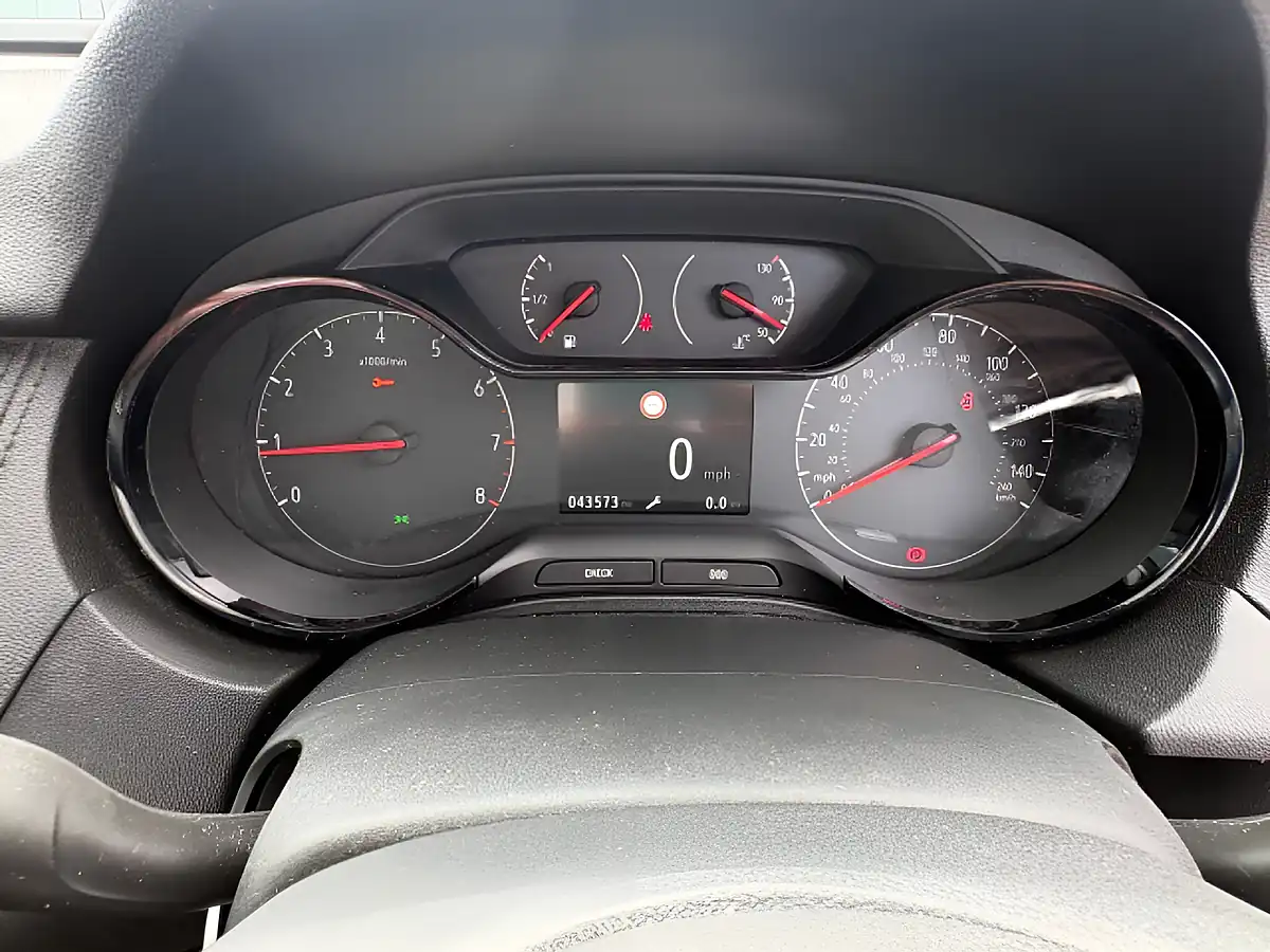 Used 2019 Vauxhall Grandland X Se Grey - Interior and Exterior details 14