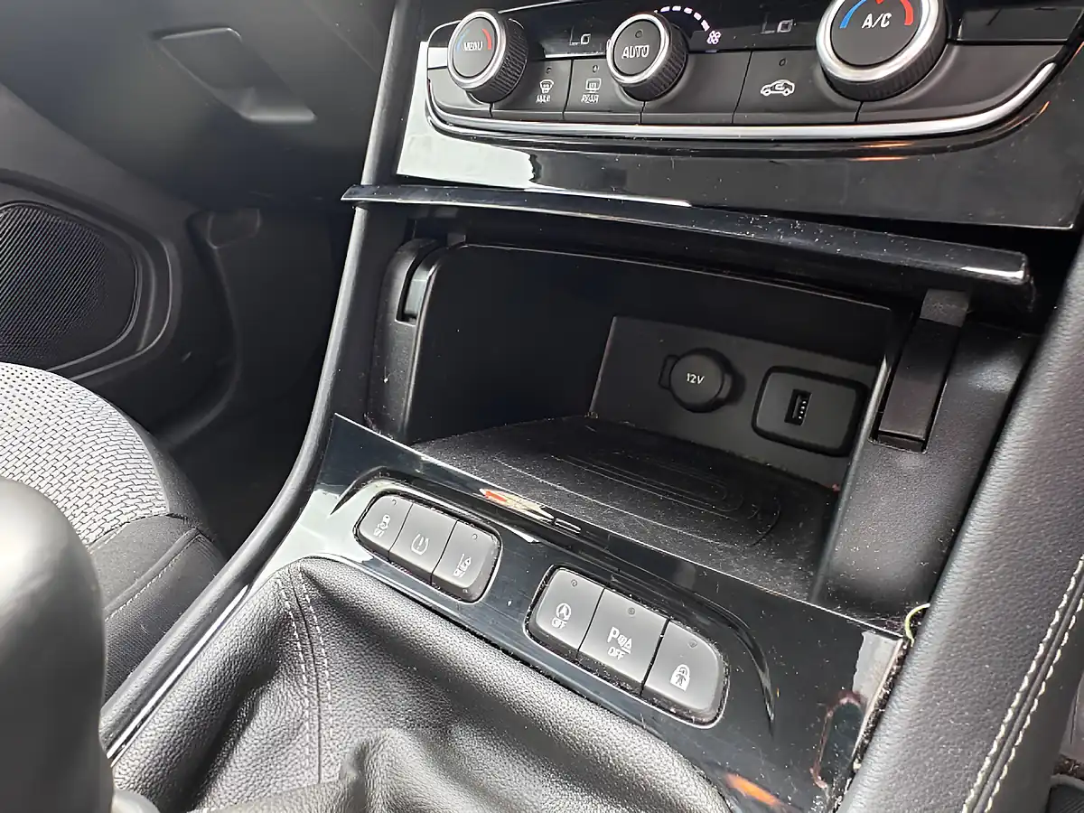Used 2019 Vauxhall Grandland X Se Grey - Interior and Exterior details 17