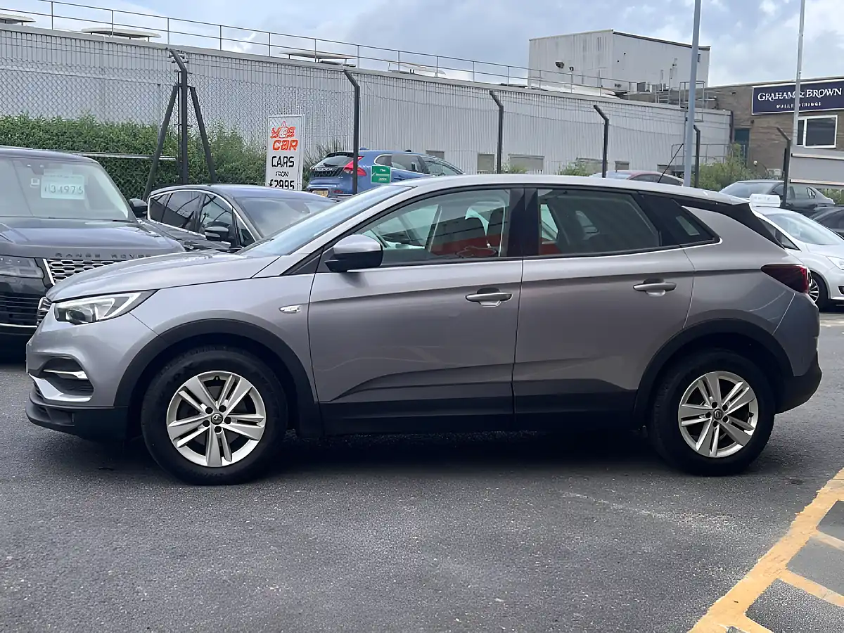 Used 2019 Vauxhall Grandland X Se Grey - Interior and Exterior details 4