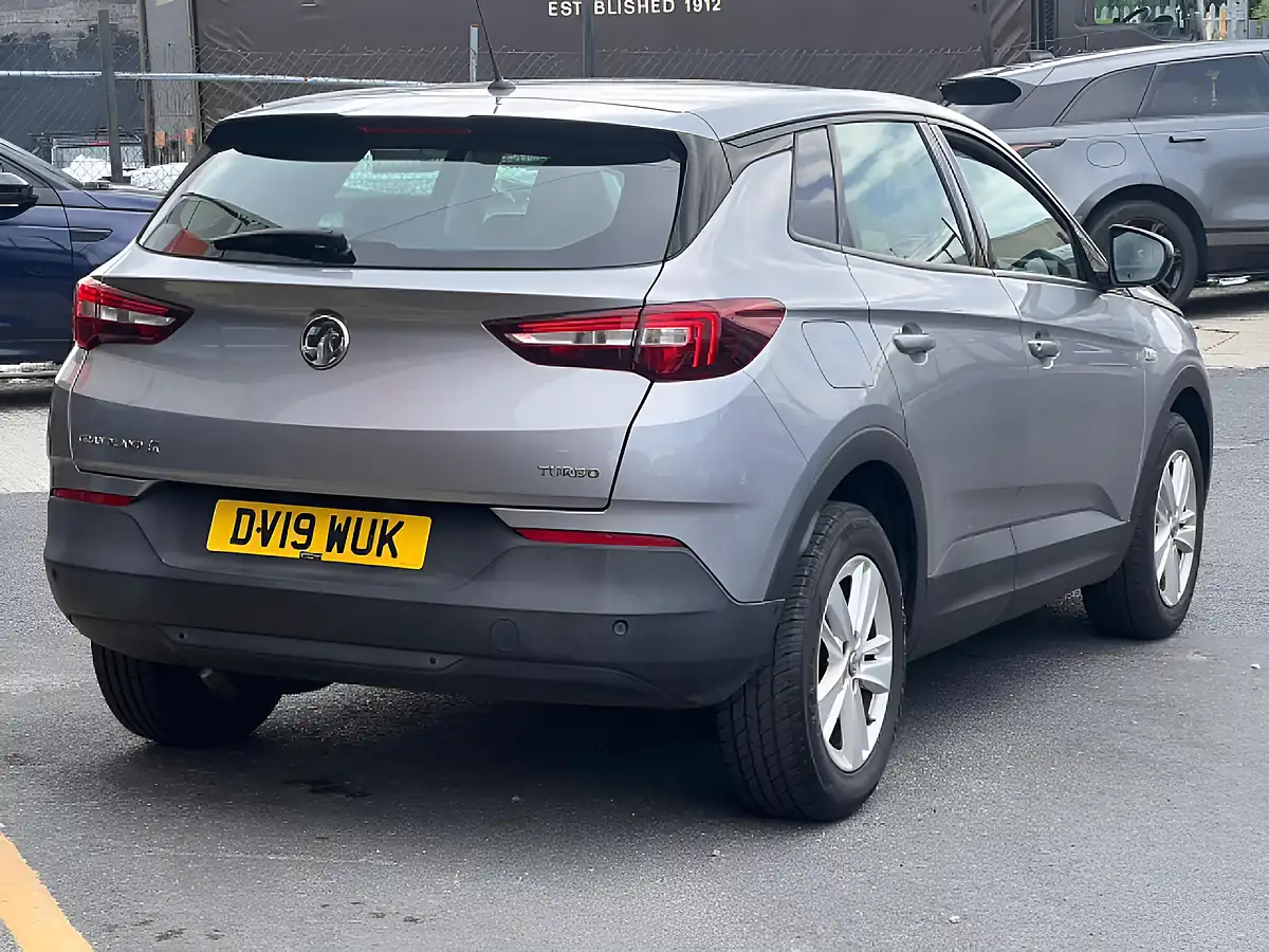 Used 2019 Vauxhall Grandland X Se Grey - Interior and Exterior details 5