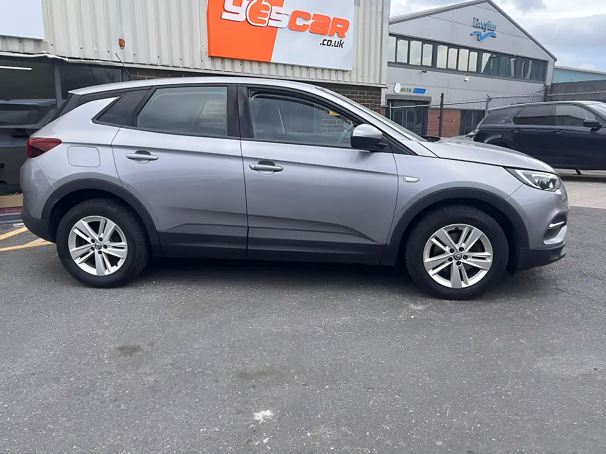 Used 2019 Vauxhall Grandland X Se Grey - Interior and Exterior details 6