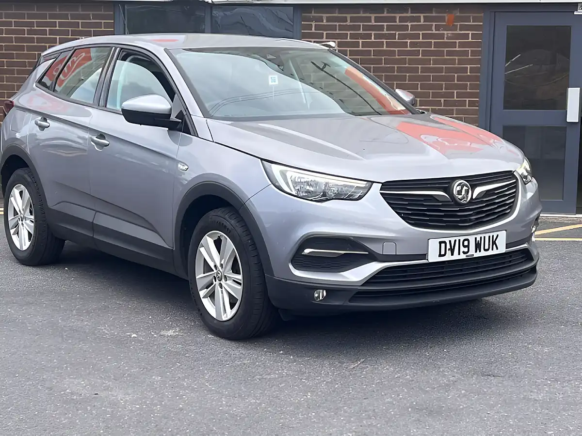Used 2019 Vauxhall Grandland X Se Grey - Interior and Exterior details 7