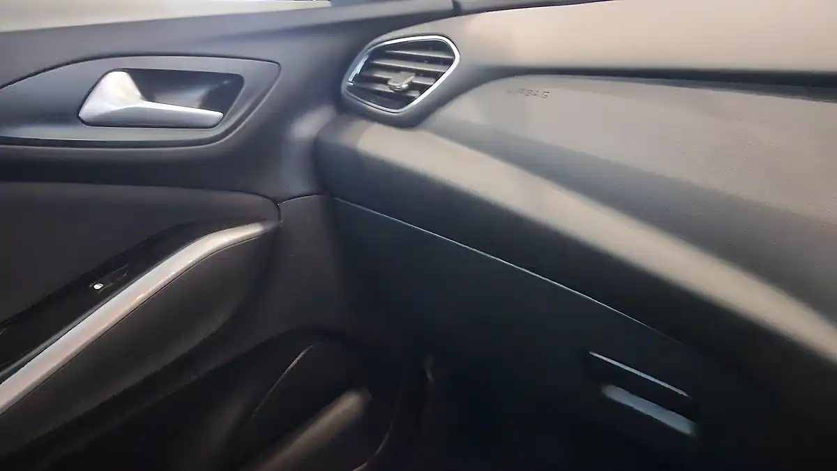 Used 2019 Vauxhall Grandland X Se Grey - Interior and Exterior details 12