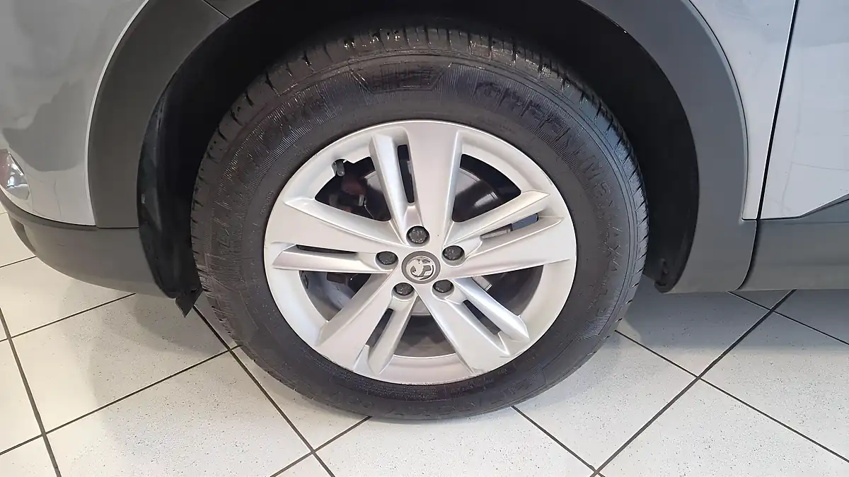 Used 2019 Vauxhall Grandland X Se Grey - Interior and Exterior details 14