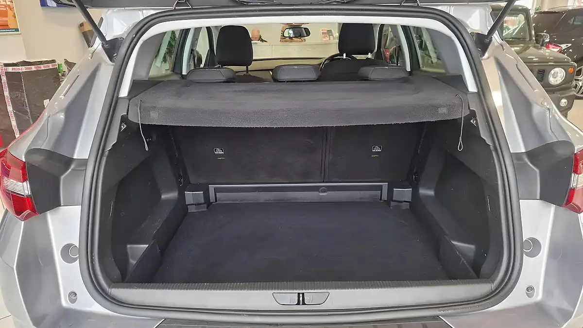 Used 2019 Vauxhall Grandland X Se Grey - Interior and Exterior details 16