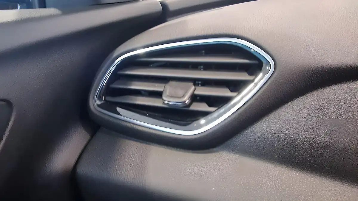 Used 2019 Vauxhall Grandland X Se Grey - Interior and Exterior details 17