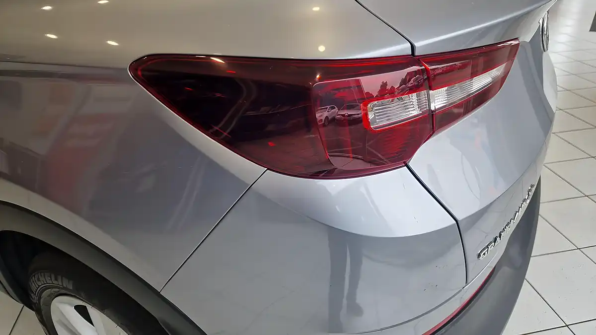 Used 2019 Vauxhall Grandland X Se Grey - Interior and Exterior details 20