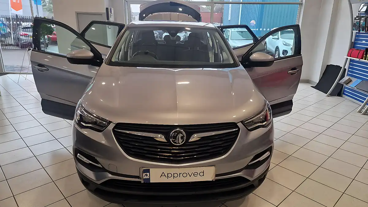 Used 2019 Vauxhall Grandland X Se Grey - Interior and Exterior details 5