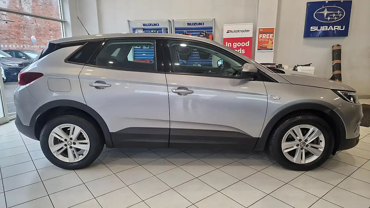 Used 2019 Vauxhall Grandland X Se Grey - Interior and Exterior details 7