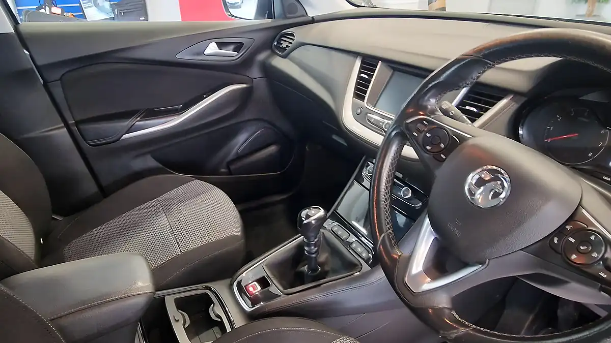 Used 2019 Vauxhall Grandland X Se Grey - Interior and Exterior details 9