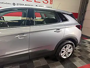 Used 2019 Vauxhall Grandland X Se Grey - Interior and Exterior details 12